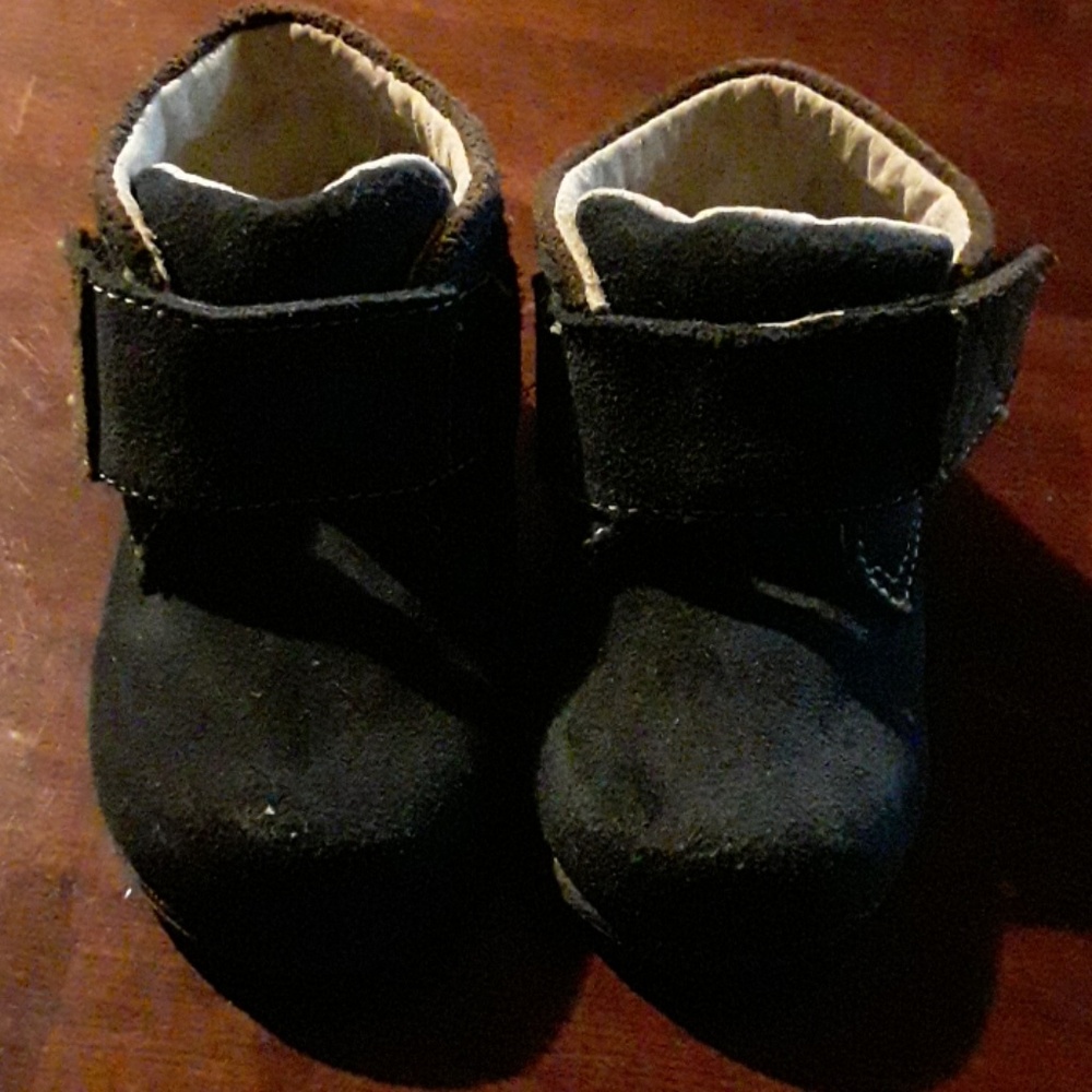 TENDER TOES   SHOES.